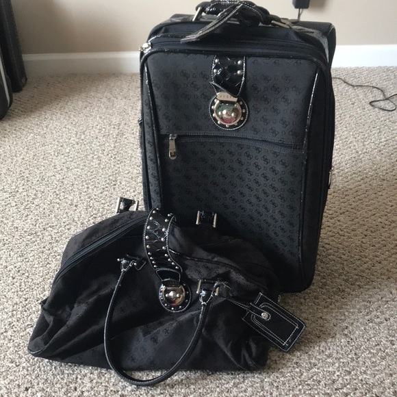 guess luggage set